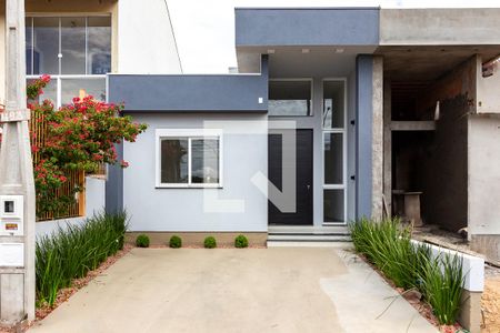 Casa à venda com 97m², 3 quartos e 2 vagas Casa à venda com 97m², 3 quartos e 2 vagasFachada