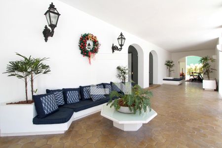 Apartamento à venda com 290m², 4 quartos e 3 vagasGaleria de convivência da entrada