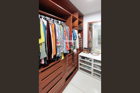 Apartamento à venda com 290m², 4 quartos e 3 vagasCloset Quarto 2 suíte