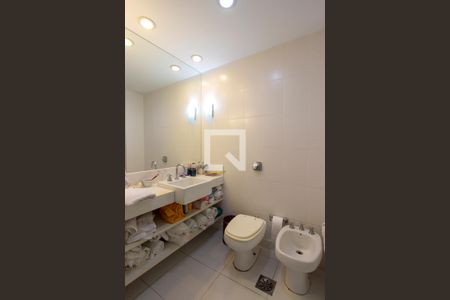 Apartamento à venda com 290m², 4 quartos e 3 vagasBanheiro