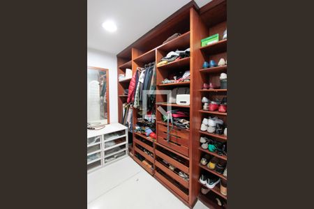 Apartamento à venda com 290m², 4 quartos e 3 vagasCloset Quarto 2 suíte