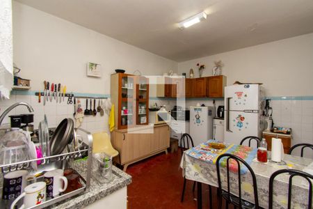 Casa à venda com 360m², 3 quartos e 6 vagasCozinha da edícula