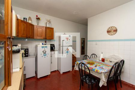 Casa à venda com 360m², 3 quartos e 6 vagasCozinha da edícula