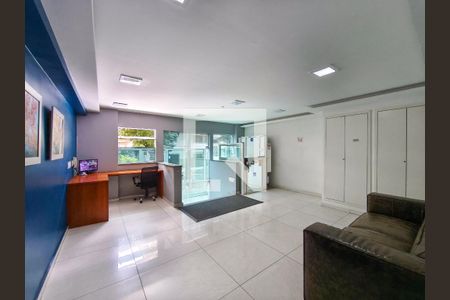 Apartamento à venda com 63m², 2 quartos e 1 vaga Apartamento à venda com 63m², 2 quartos e 1 vagaFachada e portaria