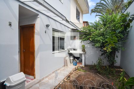Casa à venda com 100m², 3 quartos e 1 vagafundos 