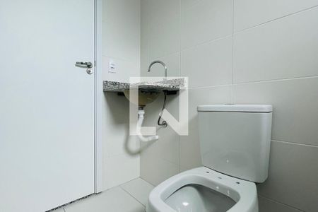 Apartamento à venda com 68m², 2 quartos e 2 vagas Apartamento à venda com 68m², 2 quartos e 2 vagasBanheiro da Suíte