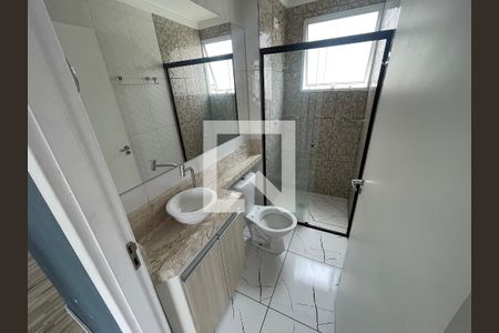 Banheiro de apartamento para alugar com 2 quartos, 54m² em Parque Santa Rosa, Suzano