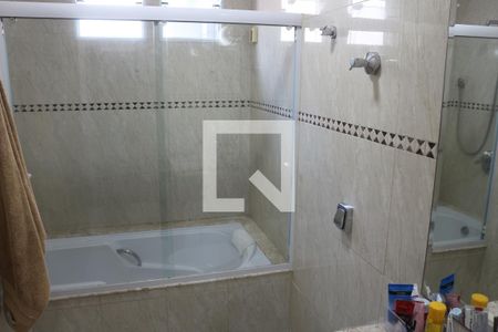 Casa à venda com 110m², 3 quartos e 2 vagasBanheiro da Suíte 1