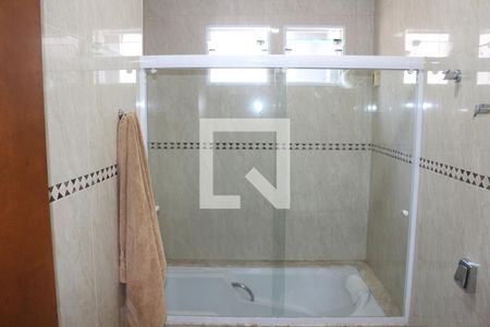 Casa à venda com 110m², 3 quartos e 2 vagasBanheiro da Suíte 1