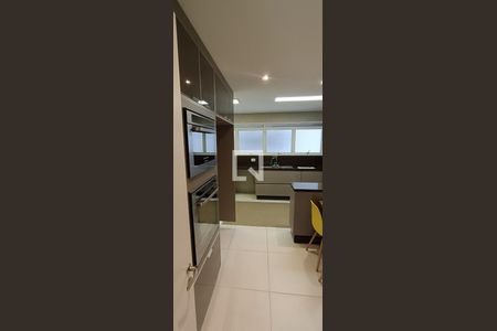 Cozinha de apartamento à venda com 4 quartos, 238m² em Vila Suzana, São Paulo