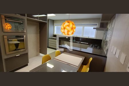 Cozinha de apartamento à venda com 4 quartos, 238m² em Vila Suzana, São Paulo