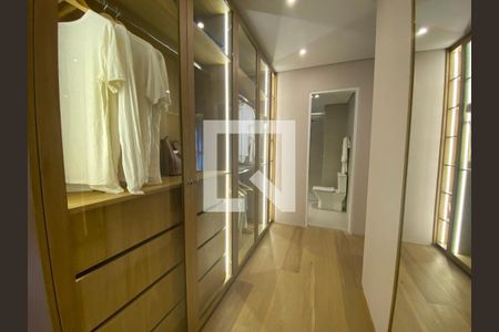 Apartamento à venda com 141m², 3 quartos e 2 vagas Apartamento à venda com 141m², 3 quartos e 2 vagasCloset