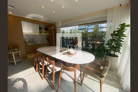 Apartamento à venda com 141m², 3 quartos e 2 vagas Apartamento à venda com 141m², 3 quartos e 2 vagasSala de jantar