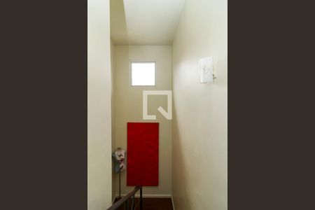 Casa de condomínio à venda com 127m², 3 quartos e 2 vagasEscada