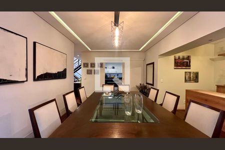 Casa à venda com 430m², 4 quartos e 5 vagas Casa à venda com 430m², 4 quartos e 5 vagasSala de Jantar