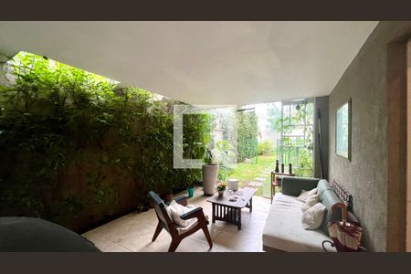 Casa à venda com 430m², 4 quartos e 5 vagas Casa à venda com 430m², 4 quartos e 5 vagasÁrea comum