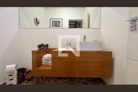 Casa à venda com 430m², 4 quartos e 5 vagas Casa à venda com 430m², 4 quartos e 5 vagasLavabo