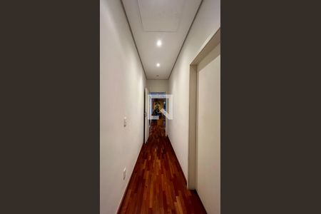 Casa à venda com 430m², 4 quartos e 5 vagas Casa à venda com 430m², 4 quartos e 5 vagasCorredor