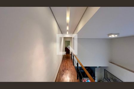 Casa à venda com 430m², 4 quartos e 5 vagas Casa à venda com 430m², 4 quartos e 5 vagasCorredor superior