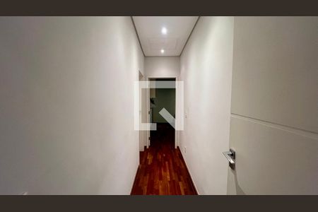 Casa à venda com 430m², 4 quartos e 5 vagas Casa à venda com 430m², 4 quartos e 5 vagasCorredor