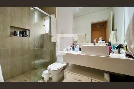 Casa à venda com 430m², 4 quartos e 5 vagas Casa à venda com 430m², 4 quartos e 5 vagasBanheiro da Suíte 4