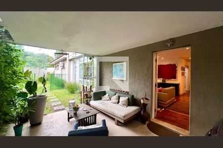 Casa à venda com 430m², 4 quartos e 5 vagas Casa à venda com 430m², 4 quartos e 5 vagasÁrea comum