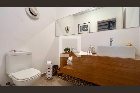 Casa à venda com 430m², 4 quartos e 5 vagas Casa à venda com 430m², 4 quartos e 5 vagasLavabo