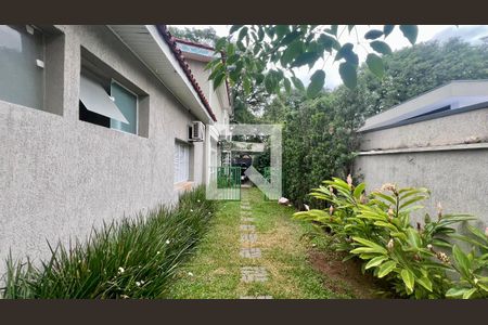 Casa à venda com 430m², 4 quartos e 5 vagas Casa à venda com 430m², 4 quartos e 5 vagasQuintal