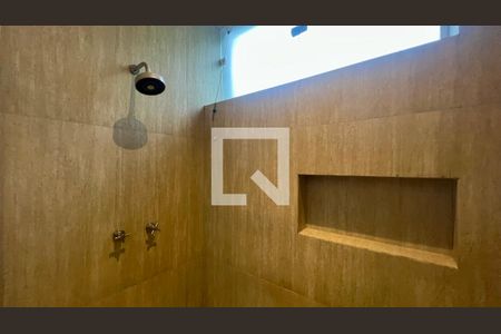 Casa à venda com 430m², 4 quartos e 5 vagas Casa à venda com 430m², 4 quartos e 5 vagasBanheiro da Suíte 2