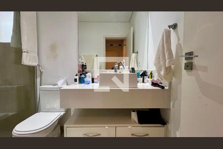 Casa à venda com 430m², 4 quartos e 5 vagas Casa à venda com 430m², 4 quartos e 5 vagasBanheiro da Suíte 4