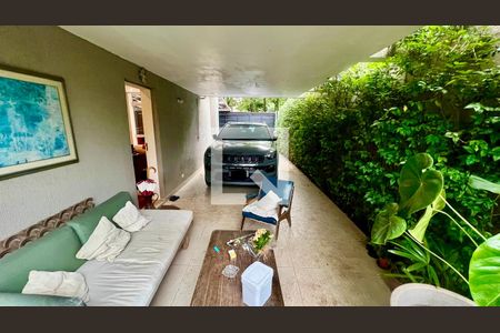 Casa à venda com 430m², 4 quartos e 5 vagas Casa à venda com 430m², 4 quartos e 5 vagasÁrea comum