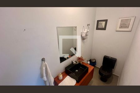 Casa à venda com 430m², 4 quartos e 5 vagas Casa à venda com 430m², 4 quartos e 5 vagasLavabo da churrasqueira