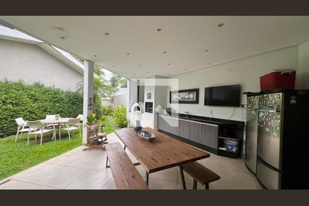 Casa à venda com 430m², 4 quartos e 5 vagas Casa à venda com 430m², 4 quartos e 5 vagasChurrasqueira