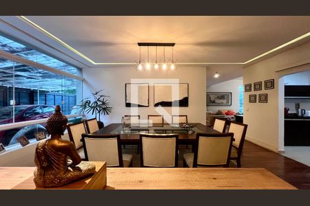 Casa à venda com 430m², 4 quartos e 5 vagas Casa à venda com 430m², 4 quartos e 5 vagasBar