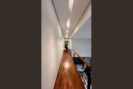 Casa à venda com 430m², 4 quartos e 5 vagas Casa à venda com 430m², 4 quartos e 5 vagasCorredor superior