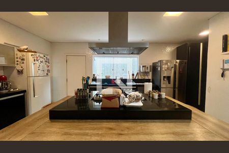 Casa à venda com 430m², 4 quartos e 5 vagas Casa à venda com 430m², 4 quartos e 5 vagasCozinha