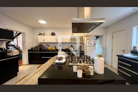 Casa à venda com 430m², 4 quartos e 5 vagas Casa à venda com 430m², 4 quartos e 5 vagasCozinha