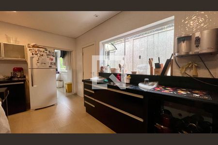 Casa à venda com 430m², 4 quartos e 5 vagas Casa à venda com 430m², 4 quartos e 5 vagasCozinha