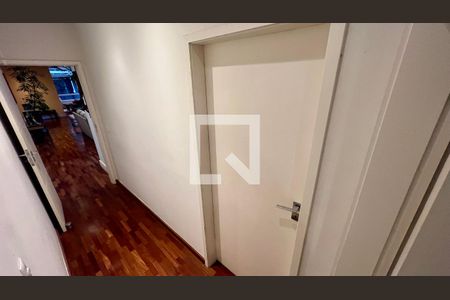 Casa à venda com 430m², 4 quartos e 5 vagas Casa à venda com 430m², 4 quartos e 5 vagasSuite 1