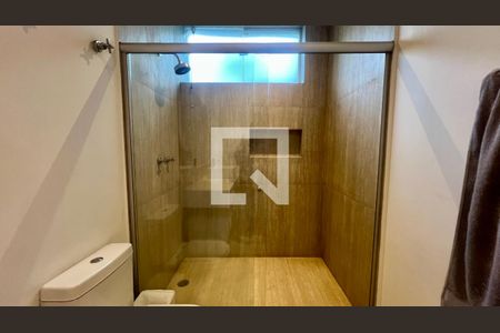 Casa à venda com 430m², 4 quartos e 5 vagas Casa à venda com 430m², 4 quartos e 5 vagasBanheiro da Suíte 2