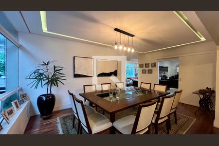 Casa à venda com 430m², 4 quartos e 5 vagas Casa à venda com 430m², 4 quartos e 5 vagasSala de Jantar