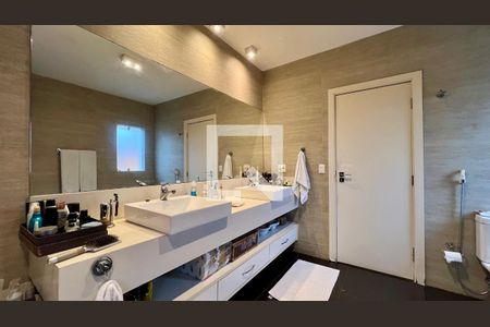 Casa à venda com 430m², 4 quartos e 5 vagas Casa à venda com 430m², 4 quartos e 5 vagasBanheiro da Suíte 3