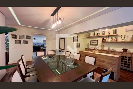 Casa à venda com 430m², 4 quartos e 5 vagas Casa à venda com 430m², 4 quartos e 5 vagasSala de Jantar