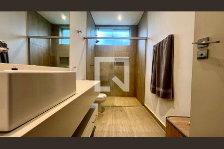 Casa à venda com 430m², 4 quartos e 5 vagas Casa à venda com 430m², 4 quartos e 5 vagasBanheiro