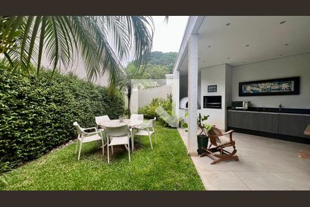 Casa à venda com 430m², 4 quartos e 5 vagas Casa à venda com 430m², 4 quartos e 5 vagasChurrasqueira