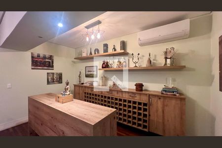 Casa à venda com 430m², 4 quartos e 5 vagas Casa à venda com 430m², 4 quartos e 5 vagasBar