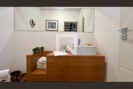 Casa à venda com 430m², 4 quartos e 5 vagas Casa à venda com 430m², 4 quartos e 5 vagasLavabo