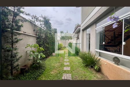 Casa à venda com 430m², 4 quartos e 5 vagas Casa à venda com 430m², 4 quartos e 5 vagasQuintal