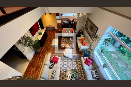 Casa à venda com 430m², 4 quartos e 5 vagas Casa à venda com 430m², 4 quartos e 5 vagasSala de estar