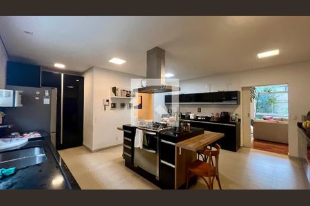 Casa à venda com 430m², 4 quartos e 5 vagas Casa à venda com 430m², 4 quartos e 5 vagasCozinha